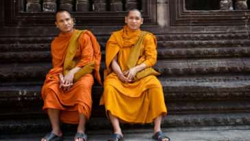 I-due-monaci-e-la-ragazza-parabola-buddista